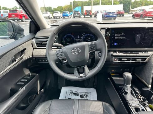 Used 2025 Toyota Camry XLE FWD image 19
