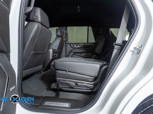 Used 2022 Chevrolet Tahoe Z71 w/ Luxury Package AWD/4WD image 26