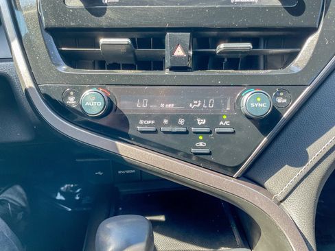 Used 2022 Toyota Camry SE FWD image 17