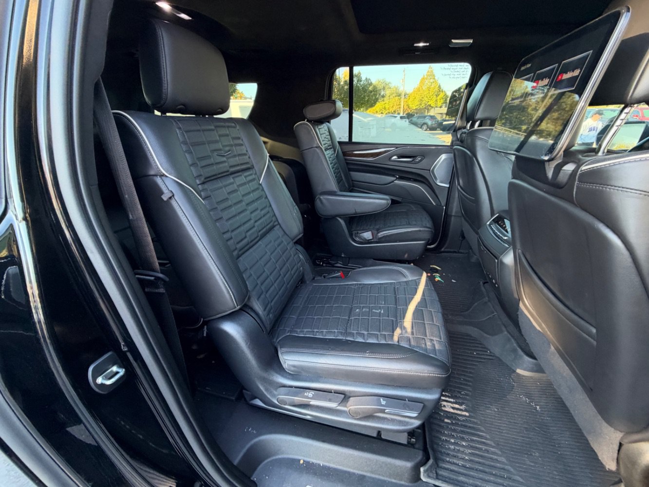 Used 2023 Cadillac Escalade ESV Sport Platinum w/ LPO, ONYX Package AWD/4WD image 19
