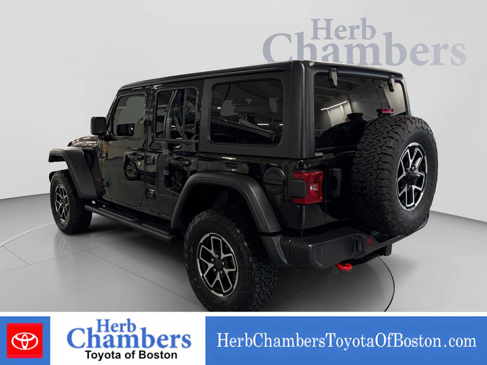 Used 2024 Jeep Wrangler Unlimited Rubicon AWD/4WD image 3