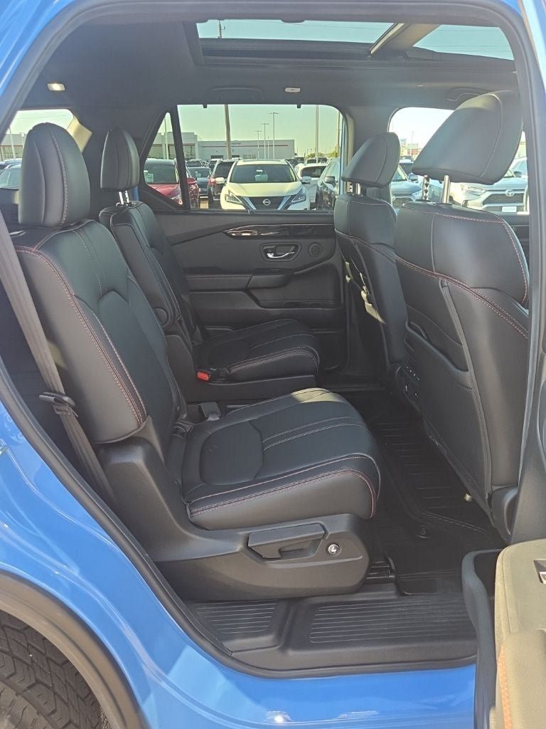 Used 2025 Honda Pilot TrailSport image 28