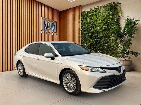 Used 2020 Toyota Camry XLE w/ Carpet Mat Package FWD image 1