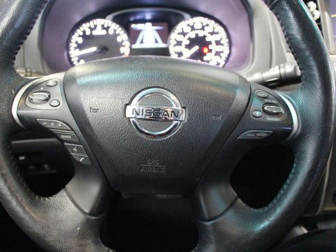Used 2019 Nissan Pathfinder SL image 19