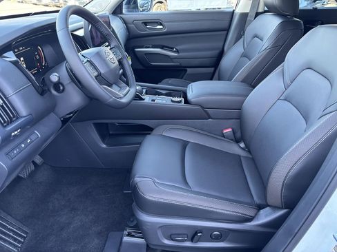New 2026 Nissan Pathfinder SL image 13
