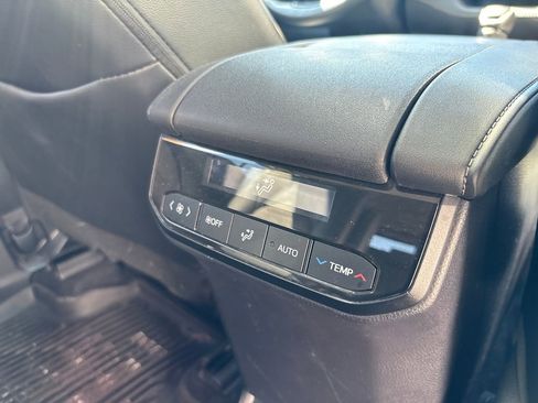 Used 2021 Toyota Highlander XLE image 31