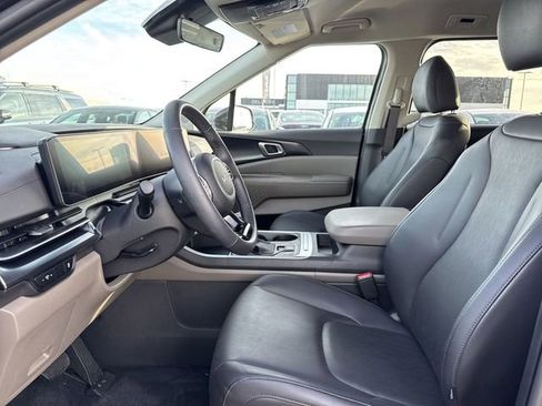 Used 2026 Kia Carnival image 13