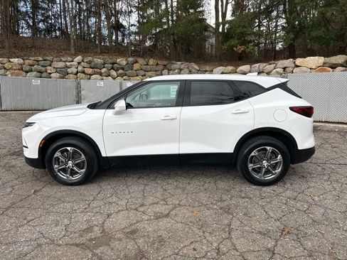 Used 2023 Chevrolet Blazer LT w/ Driver Confidence Package FWD image 2