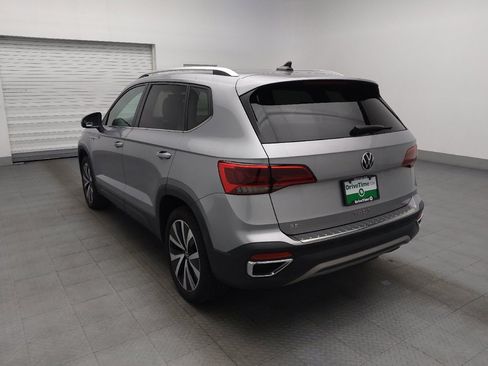 Used 2023 Volkswagen Taos SE w/ Panoramic Sunroof Package FWD image 5