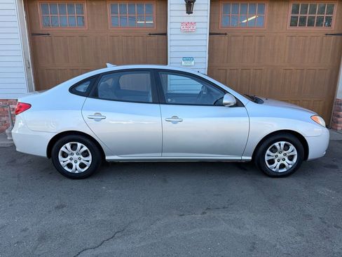 Used 2010 Hyundai Elantra w/ Comfort Pkg 2 FWD image 2