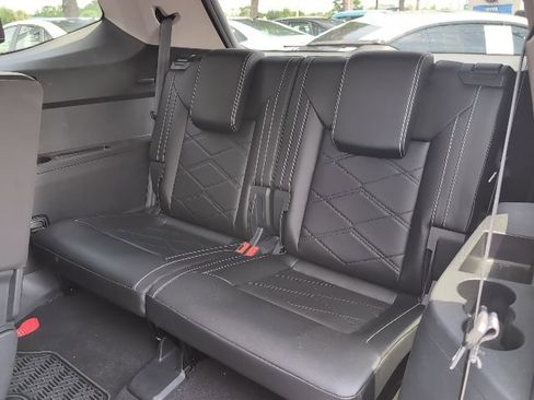 Used 2024 Volkswagen Atlas SE FWD image 25