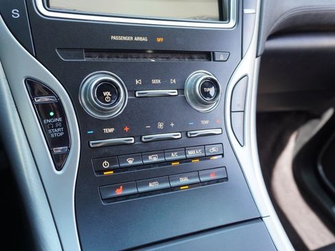 Used 2016 Lincoln MKX Premiere w/ Cargo Accessories Package FWD image 18