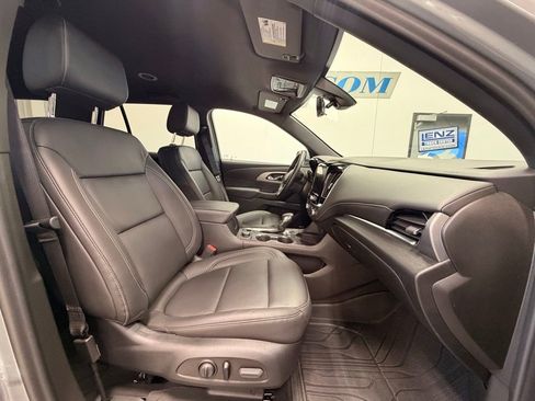 Used 2023 Chevrolet Traverse LT w/ LT Premium Package image 15