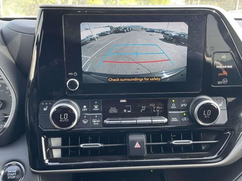 Used 2023 Toyota Highlander XLE image 38