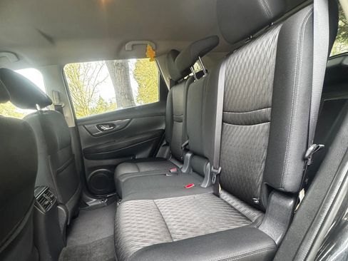 Used 2017 Nissan Rogue SV image 13