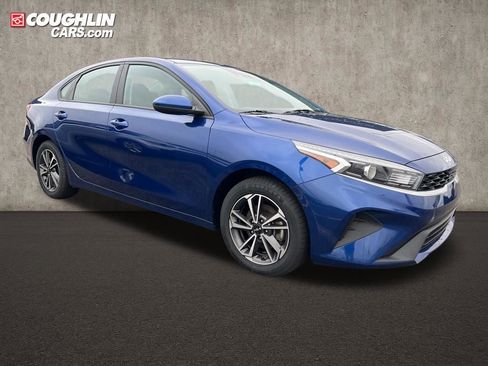 Used 2023 Kia Forte LXS image 3