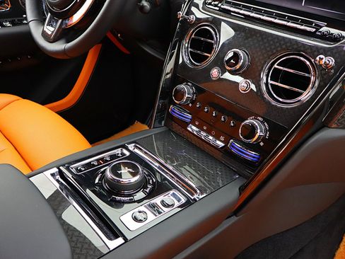 Used 2023 Rolls-Royce Cullinan Black Badge AWD/4WD image 23