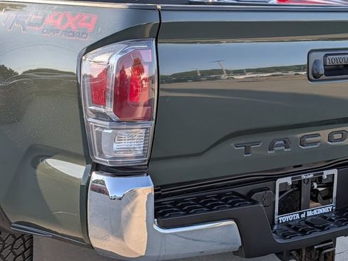 Certified 2022 Toyota Tacoma TRD Off-Road AWD/4WD image 7