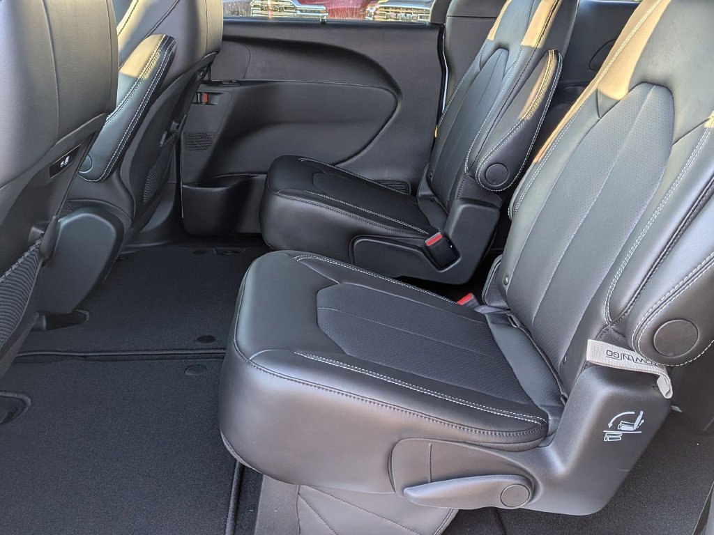 New 2026 Chrysler Pacifica Select w/ S Appearance Package AWD/4WD image 22