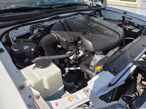 Used 2012 Toyota Tacoma 4x4 Double Cab w/ TRD Sport Pkg image 19