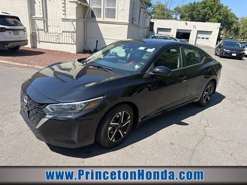 Used 2025 Nissan Sentra SV FWD image 1