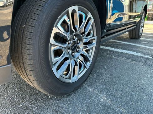 Used 2023 GMC Yukon Denali Ultimate AWD/4WD image 10