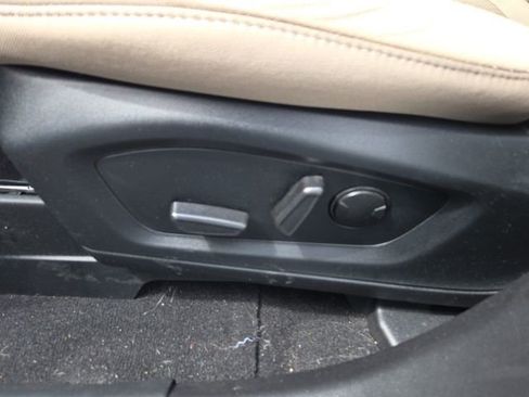 Used 2023 Ford Explorer XLT image 28