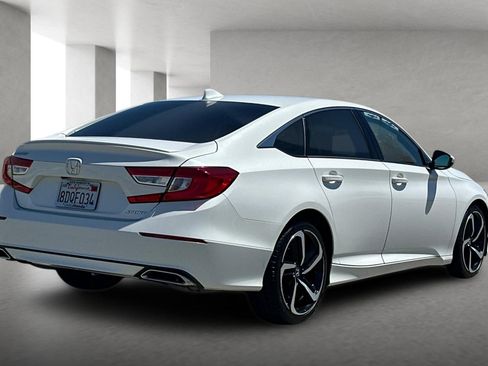 Used 2018 Honda Accord Sport image 4