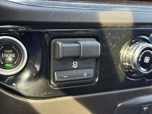 Used 2024 GMC Sierra 3500 SLE image 28