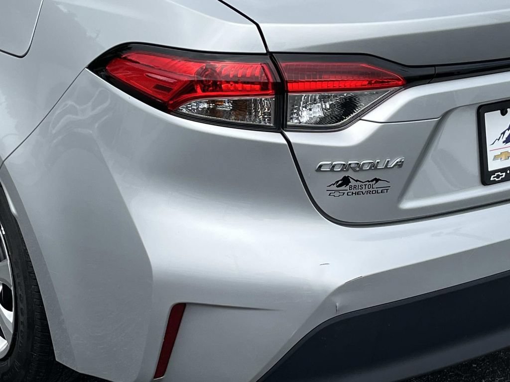 Used 2025 Toyota Corolla LE FWD image 6