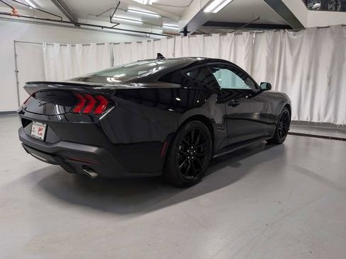 Used 2025 Ford Mustang Coupe RWD image 3