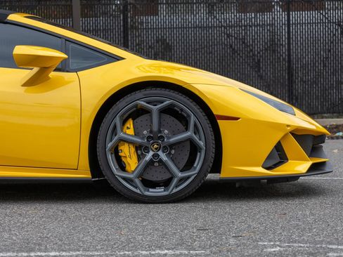 Used 2024 Lamborghini Huracan EVO image 28