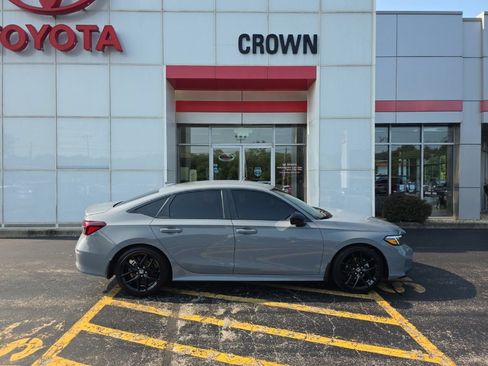 Used 2025 Honda Civic Sport image 2