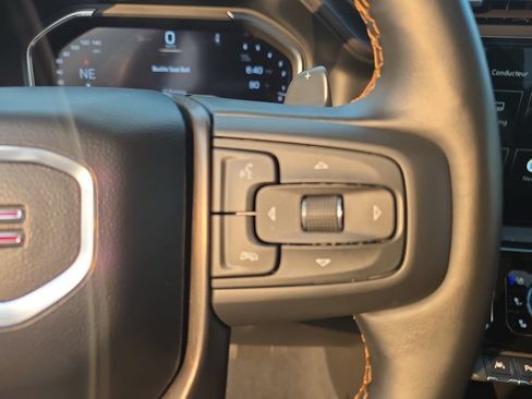 Used 2024 GMC Sierra 1500 AT4 w/ Technology Package AWD/4WD image 18