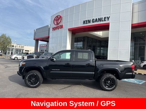 Used 2020 Toyota Tacoma SR5 w/ Technology Package image 3