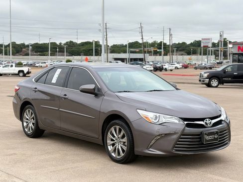 Used 2017 Toyota Camry XLE FWD image 6