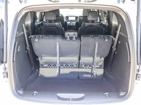 New 2027 Chrysler Pacifica Select FWD image 12