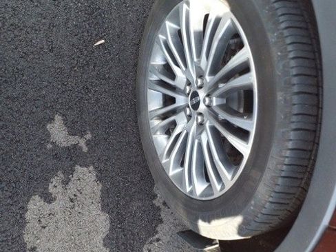 Used 2016 Lincoln MKX Reserve w/ Climate Package image 11