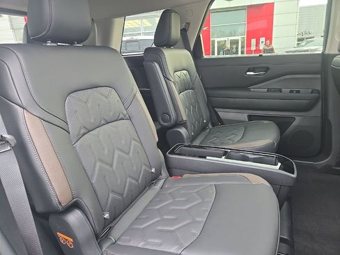 New 2026 Nissan Pathfinder Platinum image 37