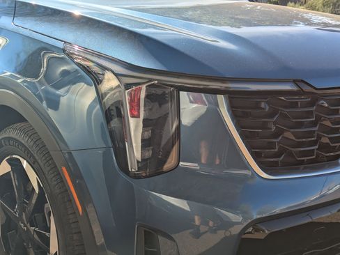 Certified 2025 Kia Sorento EX image 5