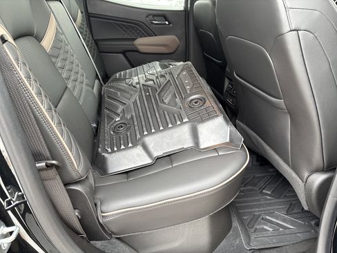 Used 2023 GMC Canyon Denali image 15