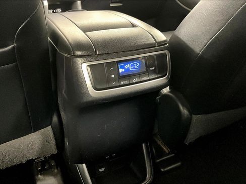 Used 2018 Toyota Highlander SE image 11