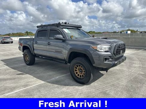 Used 2020 Toyota Tacoma TRD Off-Road w/ Technology Package image 32