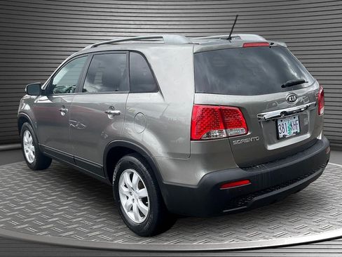 Used 2011 Kia Sorento 2WD w/ Convenience Pkg image 4