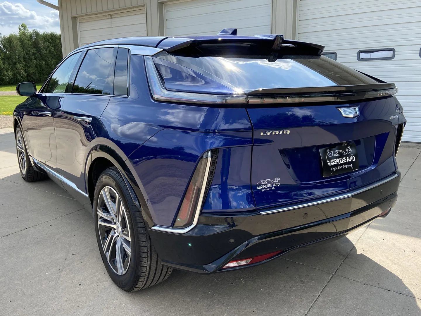 Used 2024 Cadillac Lyriq Luxury AWD/4WD image 5