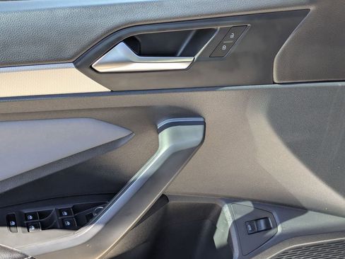 Used 2025 Volkswagen Jetta SE image 13