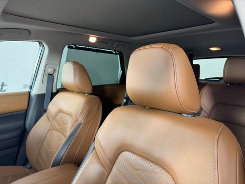 Used 2024 Nissan Pathfinder Platinum image 3