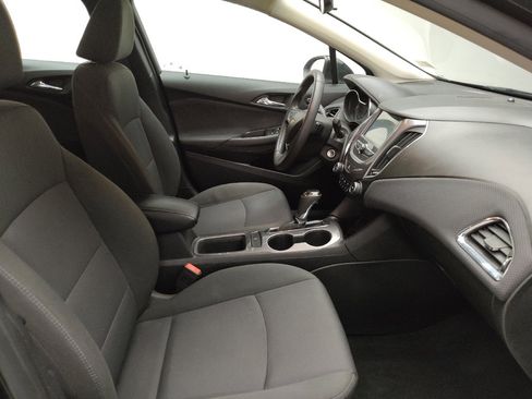 Used 2018 Chevrolet Cruze LT FWD image 21