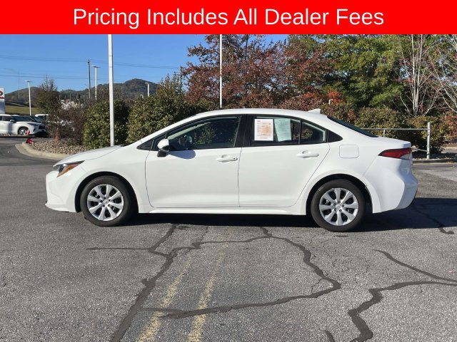 Used 2025 Toyota Corolla LE FWD image 2