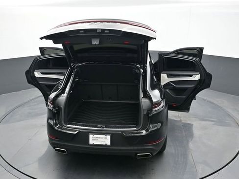 Certified 2024 Porsche Cayenne Coupe AWD/4WD image 28